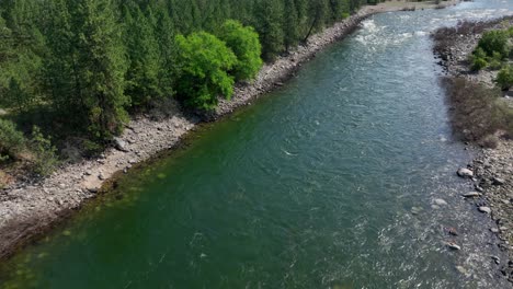 Wide-overhead-view-of-a-salmon-river-in-Eastern-Washington