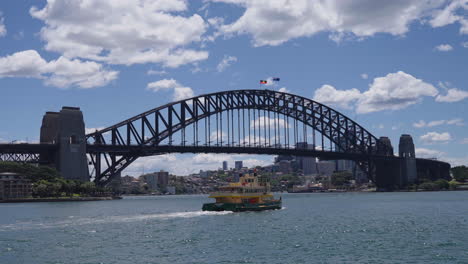 Ferry-Boat-Cruising-In-The-Port-Jackson-To-The-Sydney-Harbour-Bridge-In-Daytime-In-NSW,-Australia