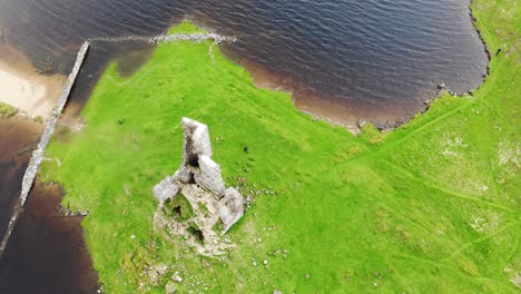 Aerial-shot-over-Castle-ruins-in-the-Sottish-Highlands