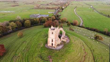 Vista-Aérea-De-Las-Ruinas-De-La-Iglesia-Cerca-De-Glastonbury,-Somerset,-Inglaterra
