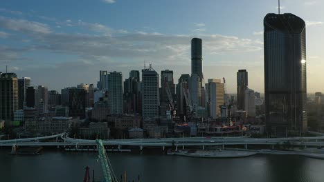 Slow-tracking-shot-of-Brisbane-CBD-early-in-the-morning