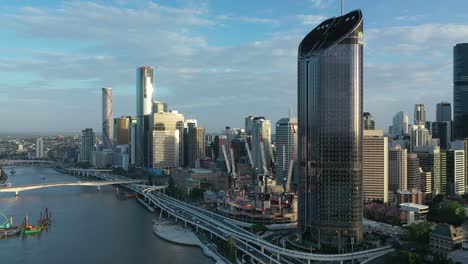 Slow-tracking-shot-of-Brisbane-CBD-early-in-the-morning