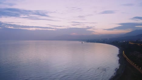 Luftaufnahme-über-Der-Küste-Von-Marbella-Nach-Sonnenuntergang,-Spanien