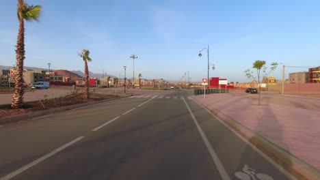 Sicht-Eines-Motorradfahrers,-Der-In-Dades-Town,-Marokko,-Der-Heimat-Der-Berühmten-Schluchten,-Ankommt