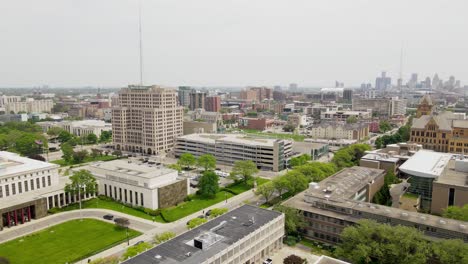 Wayne-State-University-Campus-with-Detroit-City-skyline-in-the-background