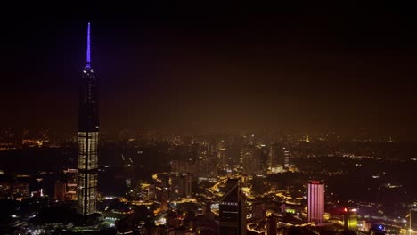 Una-Toma-Estática-De-La-Vista-Nocturna-De-La-Ciudad-Kuala-Lumpur-De-Malasia