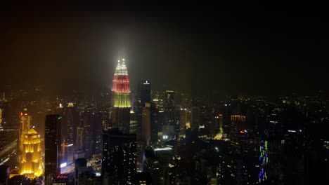 Eine-Statische-Aufnahme-Der-Petronas-Twin-Towers-In-Malaysia,-Aufgenommen-Von-Den-KL-Towers