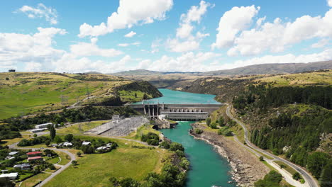 Roxburgh-Dam---Large-Hydroelectric-Dam-On-The-Clutha-River-In-Central-Otago,-New-Zealand