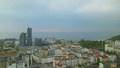 Rascacielos-De-La-Ciudad-De-Gdynia-Ubicada-En-La-Costa-Báltica-En-Polonia