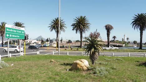 Loxton-Rd-überquert-Die-Brücke-Zur-Woodbridge-Island-In-Kapstadt-In-Südafrika