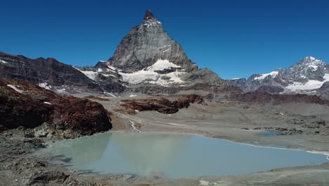 Pico-De-La-Montaña-Matterhorn-En-Zermatt,-Suiza
