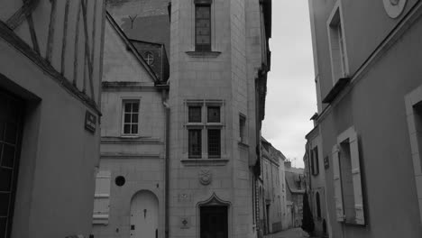 Monochrom-Einer-Mittelalterlichen-Struktur-Mit-Turm-In-Der-Antiken-Stadt-Angers-In-Frankreich