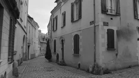 Medieval-Street-In-The-Historic-Center-Of-Angers,-France---black-and-white