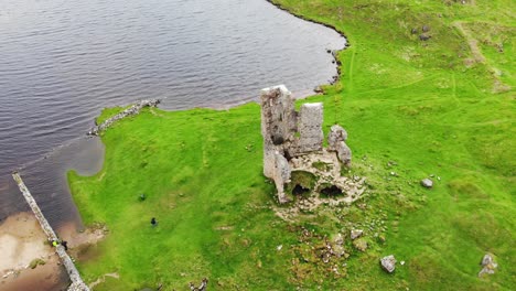 Aerial-overhead-shot-of-Ardvreck-Castle-Ruins-in-the-Scottish-Highlands