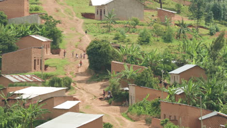 Tiro-Largo-De-La-Carretera-De-La-Aldea-Rural-En-Ruanda