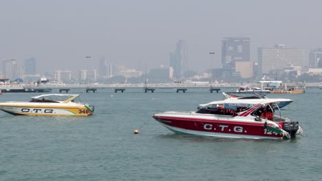 Speedboats-Floating-In-The-Water-At-Bali-Hai-Pier-In-Pattaya,-Thailand