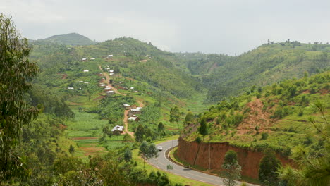 Weitwinkelaufnahme-Eines-Ländlichen-Dorfes-In-Ruanda