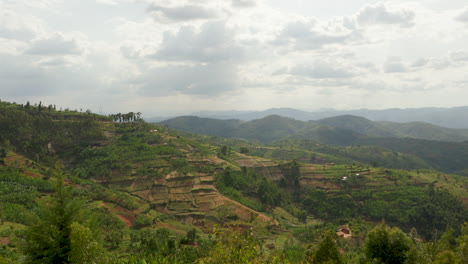 Weitwinkelaufnahme-Der-Berge-In-Ruanda