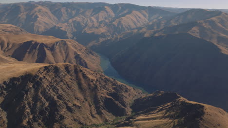 Landscape-aerial-over-beautiful-Hells-Canyon-Gorge-and-Snake-River