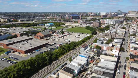 Eine-Luftaufnahme-Mit-Blick-Auf-Die-Stadt-Baltimore-Und-Das-M--Und-T-Bank-Stadion-In-Der-Ferne