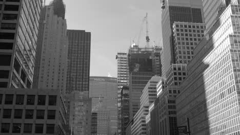 Monochrome-Of-High-Rise-Architecture-On-The-Urban-Landscape-In-Manhattan-Midtown-In-New-York,-USA