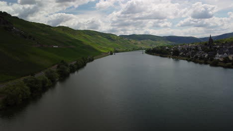 Flight-over-lake-Mosel-next-to-a-villlage-and-vineyard