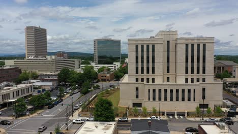 Panning-aerial-shot-over-the-city-of-Greenville-in-South-Carolina,-street-with-traffic-of-cars-and-buildings