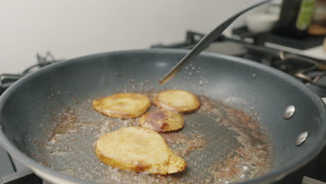 Preparing-Caramelized-Pear-in-a-Frying-Pan.-4K