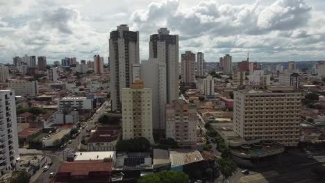 Residential-neighborhood-scene-in-downtown-Bauru,-Brazil