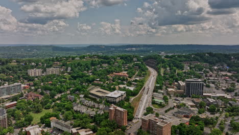Birmingham-Alabama-Aerial-v35-drone-fly-along-red-mountain-expressway-across-southtown,-five-points-south-and-highland-park-neighborhoods-capturing-highway-traffics---Shot-with-Mavic-3-Cine---May-2022
