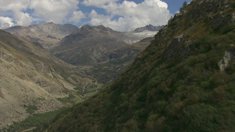 Paisaje-Montañoso-En-Verano-En-Los-Alpes-Franceses,-Parque-Nacional-De-Vanoise---Antena