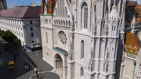 Aerial-view-with-the-entrance-of-Matthias-Church-from-the-Holy-Trinity-Square,-Budapest