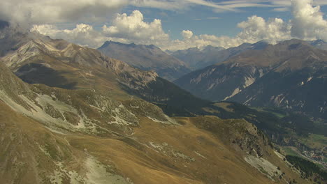 Vast-Mountain-Landscape-of-Vanoise-National-Park-in-the-French-Alps,-Aerial
