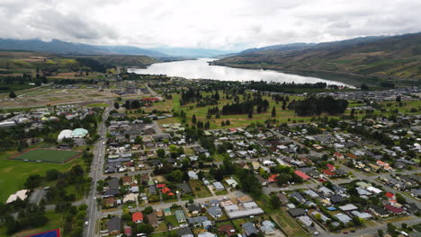Aerial-panning-view-over-the-city-of-Cromwell