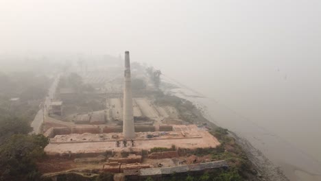 La-Industria-Del-Ladrillo-Se-Desarrolló-Alrededor-Del-Suelo-Aluvial-A-Lo-Largo-Del-Río-Ganga