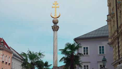 La-Columna-De-La-Trinidad-Fue-Construida-Alrededor-De-1681-Como-Agradecimiento-Por-La-Preservación-Del-Pueblo-De-La-Peste