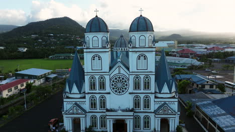 Cathedral-Of-The-Immaculate-Conception-In-Apia,-Capital-Of-Samoa---aerial-pullback