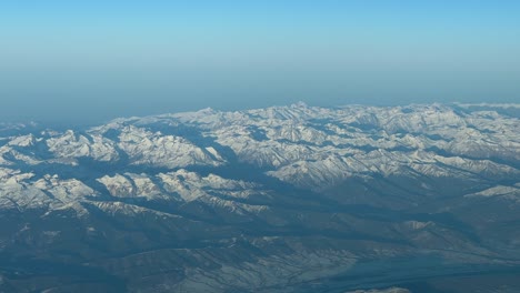 Pirineos,-Vista-Aérea-Desde-La-Cabina-De-Un-Jet,-Punto-De-Vista-Del-Piloto