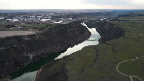 Luftaufnahme-Von-Twin-Falls,-Idaho,-USA,-Snake-River-Canyon-Und-Perrine-Bridge,-Drohnenaufnahme