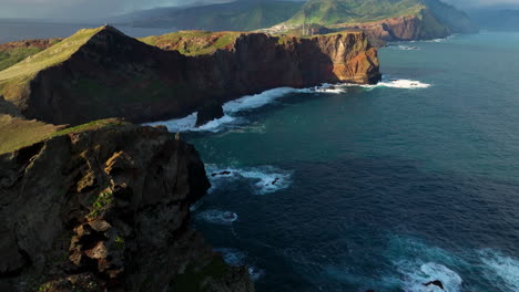 Luftpanorama-Der-Küste-Von-Ponta-De-Sao-Lourenco-Auf-Der-Insel-Madeira,-Portugal