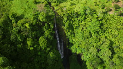 Papapai-uta-Waterfall,-One-Of-Upolu’s-Highest-Waterfalls-In-Samoa---aerial-drone-shot