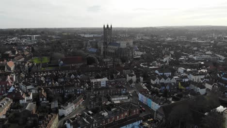 Drone-shot-Flying-over-Canterbury-Cathedral-in-Kent,-UK