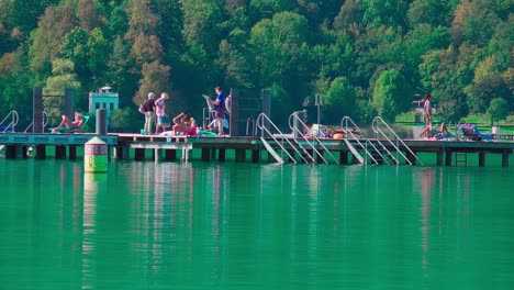 People-enjoying-a-day-at-the-lido-at-Lake-Wörthersee,-Klagenfurt,-Carinthia,-Austria