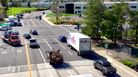 FedEx-Truck-and-Intersection-Traffic-on-Suburban-Streets-of-Los-Angeles-CA-USA,-Static-View
