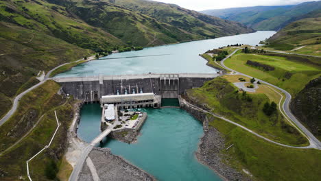 Wasserkraftwerk-Clyde-Dam-Am-Clutha-River,-Neuseeland