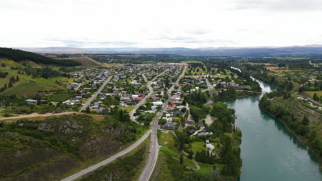 Aerial,-Clyde-Town-in-Central-Otago,-New-Zealand