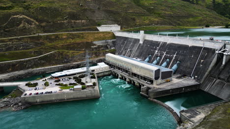 Clyde-power-station,-hydro-electric-dam-on-Clutha-River,-New-Zealand,-aerial