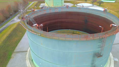 Details-Of-External-Floating-Roof-Tank-With-Corrosion-In-An-Oil-Storage-Industry
