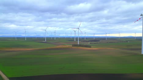 Wind-Turbines-Generating-Alternative-Energy-At-The-Wind-Farm