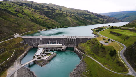 Aerial-View-Of-Clyde-Dam-On-The-Clutha-River,-Mata-Au-In-Clyde,-Otago,-New-Zealand